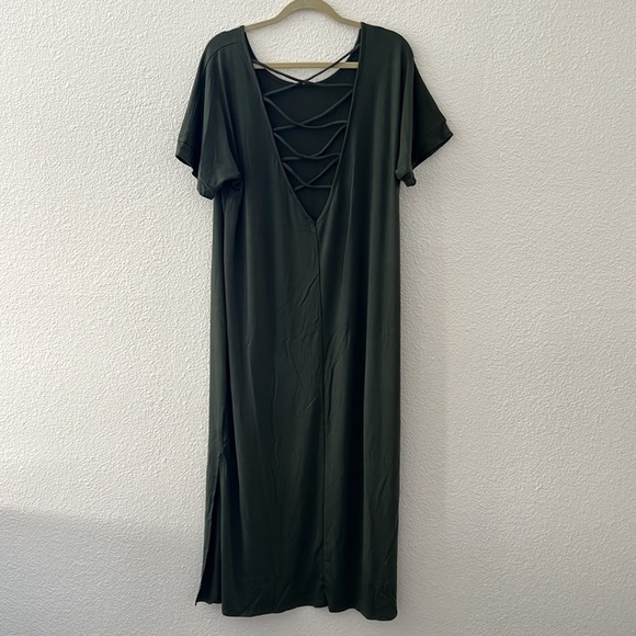 SHOP BASIC USA • Women’s Army Green Short Sleeve Slit Open Back Long Dress - Picture 4 of 8